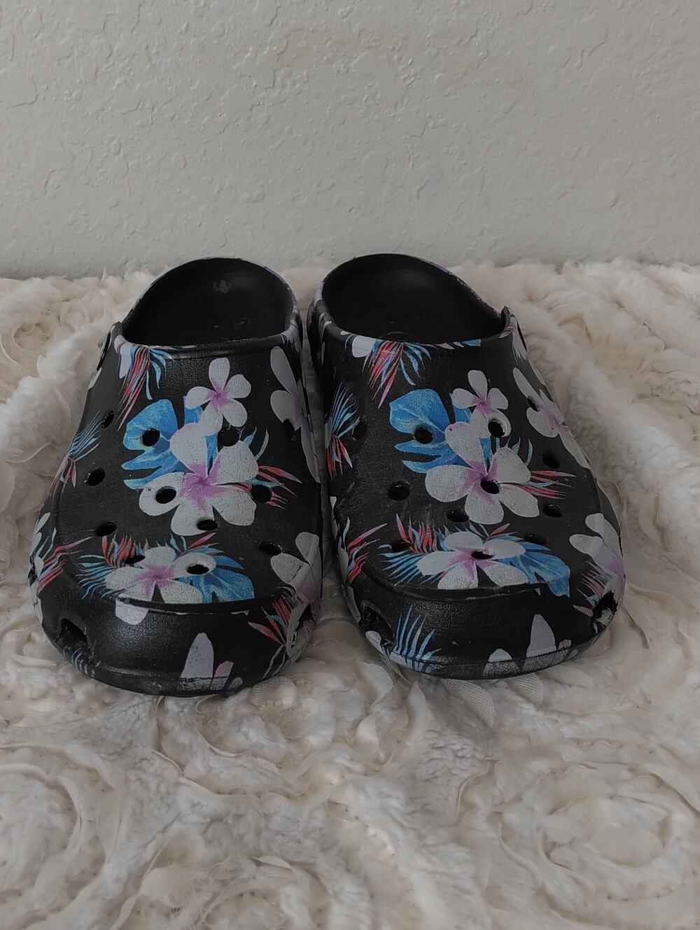 Women's Black Floral Slip-On Clogs - Tropical Print - Picture 2 of 8